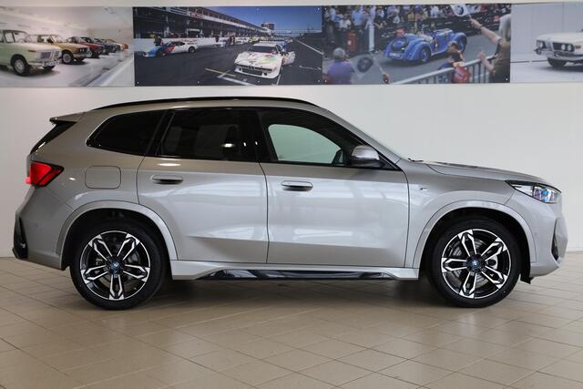 BMW X1 xDrive25e | M Sportpakket | Panoramadak | Achteruitrijcamera | Trekhaak | Stoelverwarming