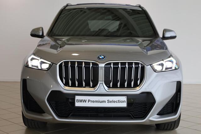 BMW X1 xDrive25e | M Sportpakket | Panoramadak | Achteruitrijcamera | Trekhaak | Stoelverwarming