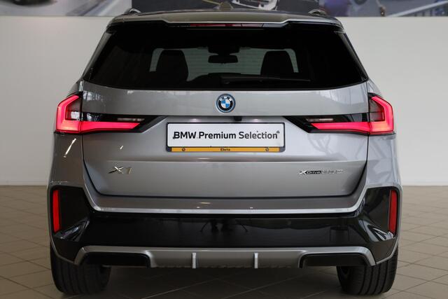 BMW X1 xDrive25e | M Sportpakket | Panoramadak | Achteruitrijcamera | Trekhaak | Stoelverwarming