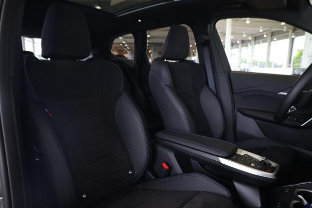 BMW X1 xDrive25e | M Sportpakket | Panoramadak | Achteruitrijcamera | Trekhaak | Stoelverwarming