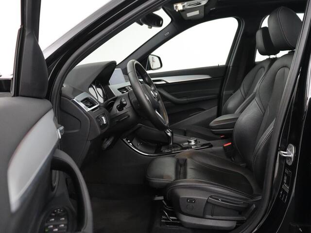 BMW X1 sDrive18i High Executive | Panoramadak | Leder | Stoelverwarming | Cruise control | Head-up | Navigatie | Bluetooth | Interieurverlichting | Elektrische achterklep | Trekhaak