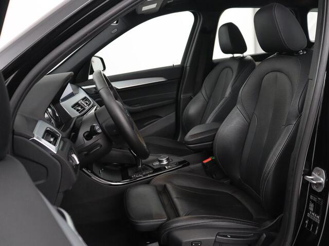 BMW X1 sDrive18i High Executive | Panoramadak | Leder | Stoelverwarming | Cruise control | Head-up | Navigatie | Bluetooth | Interieurverlichting | Elektrische achterklep | Trekhaak