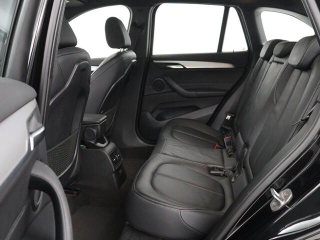 BMW X1 sDrive18i High Executive | Panoramadak | Leder | Stoelverwarming | Cruise control | Head-up | Navigatie | Bluetooth | Interieurverlichting | Elektrische achterklep | Trekhaak