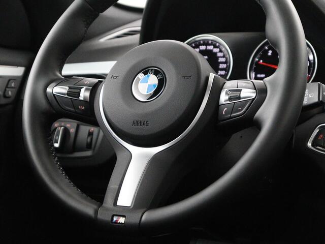 BMW X1 sDrive18i High Executive | Panoramadak | Leder | Stoelverwarming | Cruise control | Head-up | Navigatie | Bluetooth | Interieurverlichting | Elektrische achterklep | Trekhaak