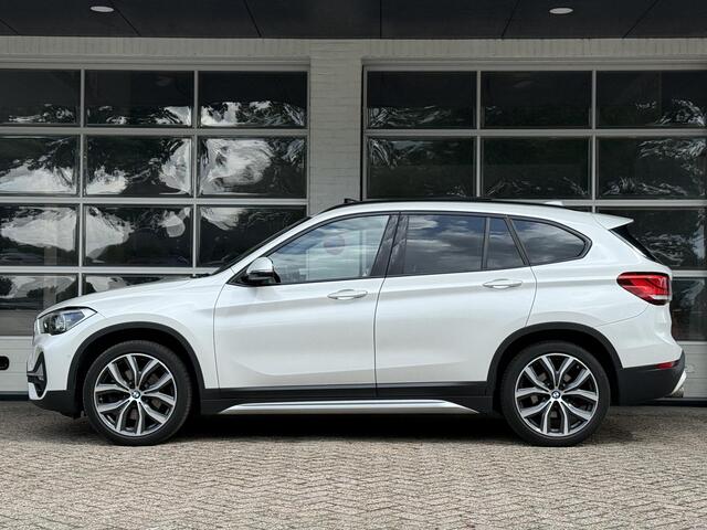 BMW X1 xDrive25i X LINE | PANORAMA | NAVIGATIE PLUS | STOELVERWARMING | CAMERA | HEAD UP |