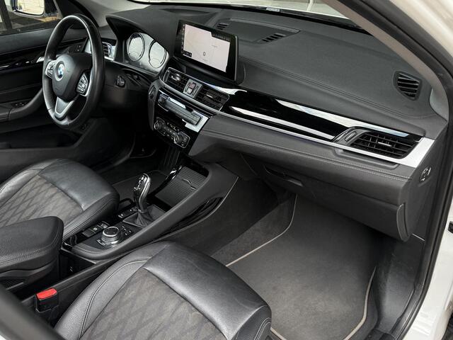 BMW X1 xDrive25i X LINE | PANORAMA | NAVIGATIE PLUS | STOELVERWARMING | CAMERA | HEAD UP |