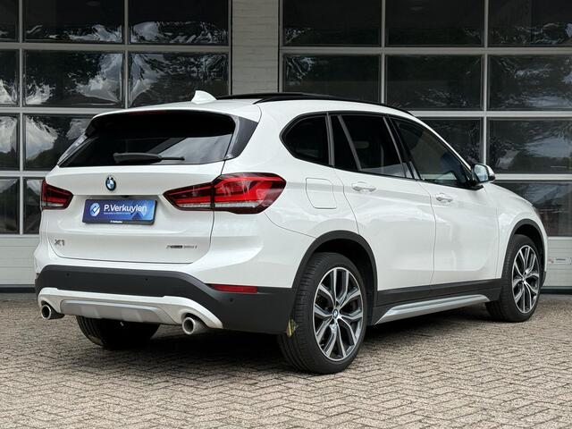 BMW X1 xDrive25i X LINE | PANORAMA | NAVIGATIE PLUS | STOELVERWARMING | CAMERA | HEAD UP |