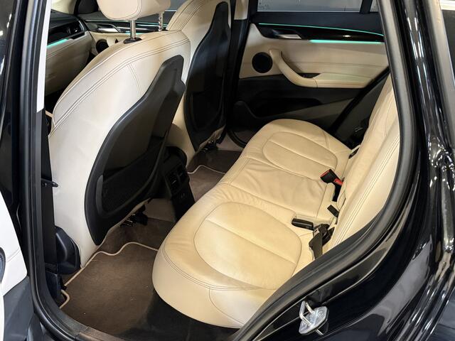 BMW X1 sDrive20i Business Edition Plus | Head UP | Trekhaak | Leder | Stoelverwarming