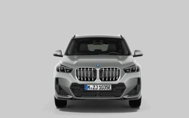 BMW X1 xDrive25e M Sport - Sportstoelen - Elektrisch verwarmde voorstoelen - Comfort Access - Grootlichtassistent - Automatisch dimmende binnenspiegel - M Sportstuurwiel - M Hemelbekleding in Anthrazit uitgevoerd -