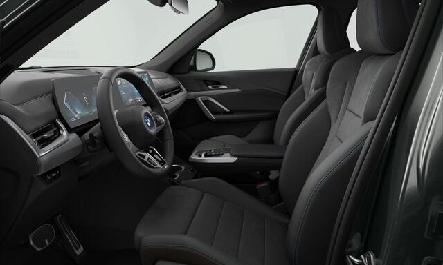 BMW X1 xDrive25e M Sport - Sportstoelen - Elektrisch verwarmde voorstoelen - Comfort Access - Grootlichtassistent - Automatisch dimmende binnenspiegel - M Sportstuurwiel - M Hemelbekleding in Anthrazit uitgevoerd -