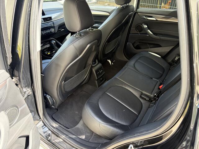 BMW X1 xDrive20i High Executive / AUTOMAAT / LEER / NAVI / CRUISE / TREKHAAK / 105dkm!