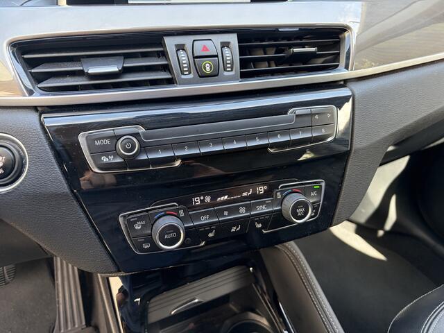BMW X1 xDrive20i High Executive / AUTOMAAT / LEER / NAVI / CRUISE / TREKHAAK / 105dkm!