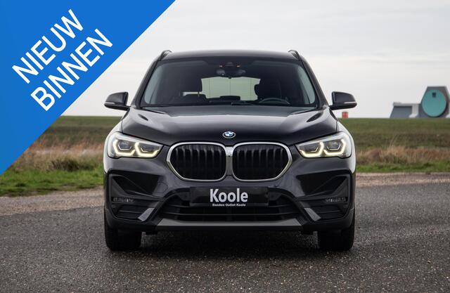 BMW X1 xDrive25e Executive CAMERA / CARPLAY / HEAD UP DISPLAY / LEDER / LED / CRUISE CONTROLE / STOELVERWARMING