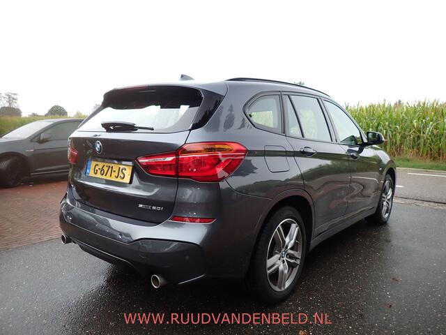BMW X1 sDrive20i M-PAKKET / CAMERA / PANODAK / SPORTSTOELEN / BLUETOOTH