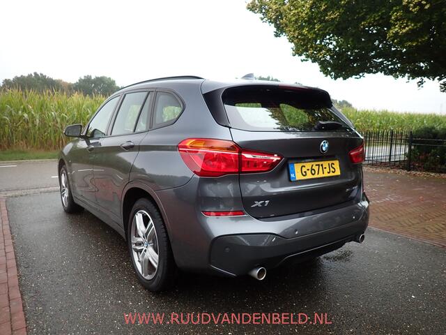 BMW X1 sDrive20i M-PAKKET / CAMERA / PANODAK / SPORTSTOELEN / BLUETOOTH