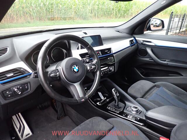 BMW X1 sDrive20i M-PAKKET / CAMERA / PANODAK / SPORTSTOELEN / BLUETOOTH