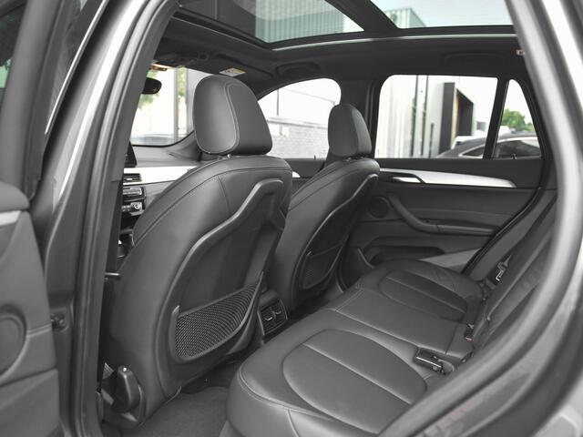 BMW X1 xDrive25e eDrive Edition M pakket Leer Pano Stoelverwarming 19 Inch Velgen