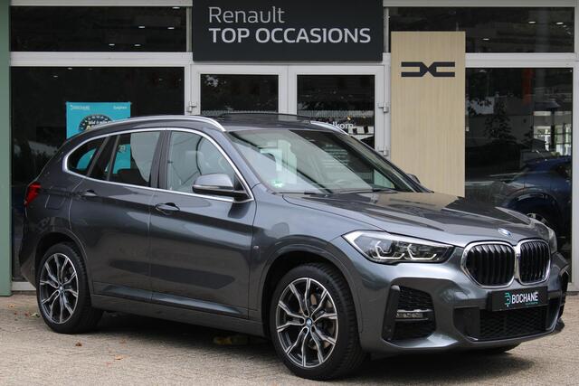 BMW X1 sDrive20i High Executive Edition | Panoramadak | Head Up Display | Trekhaak