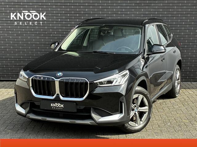 BMW X1 sDrive20i Automaat / Live Cockpit Plus / Navigatiesysteem / Parkeersensoren voor + achter / Active Guard / Cruise Control / DAB / Connected Package Professional / Parkarking Assitant / LED