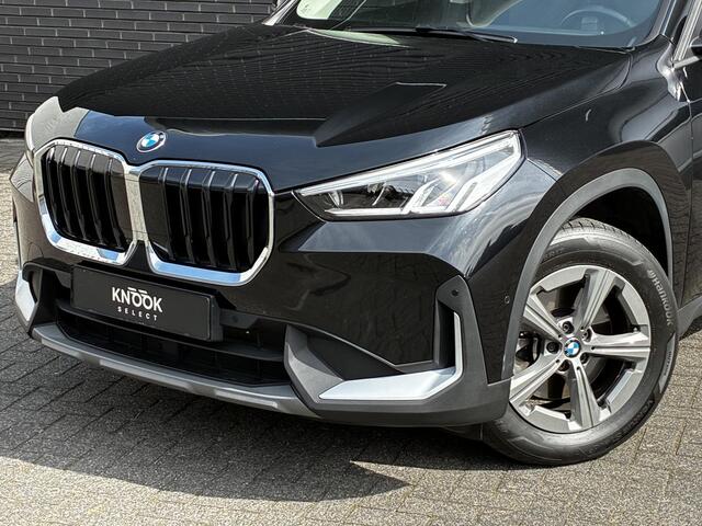BMW X1 sDrive20i Automaat / Live Cockpit Plus / Navigatiesysteem / Parkeersensoren voor + achter / Active Guard / Cruise Control / DAB / Connected Package Professional / Parkarking Assitant / LED