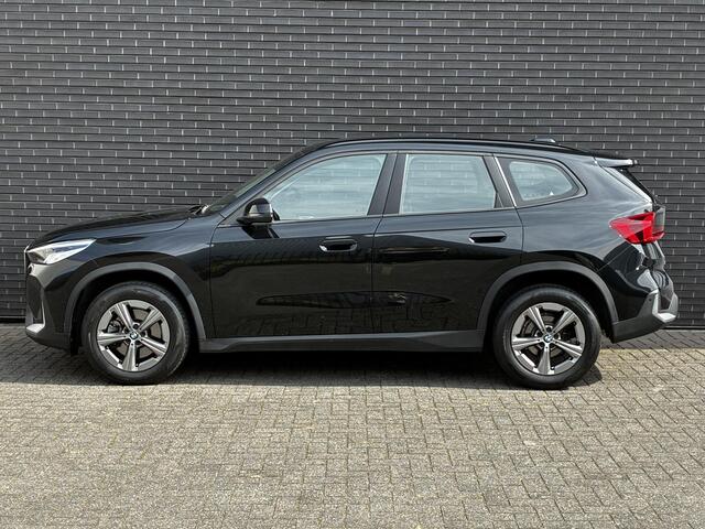 BMW X1 sDrive20i Automaat / Live Cockpit Plus / Navigatiesysteem / Parkeersensoren voor + achter / Active Guard / Cruise Control / DAB / Connected Package Professional / Parkarking Assitant / LED