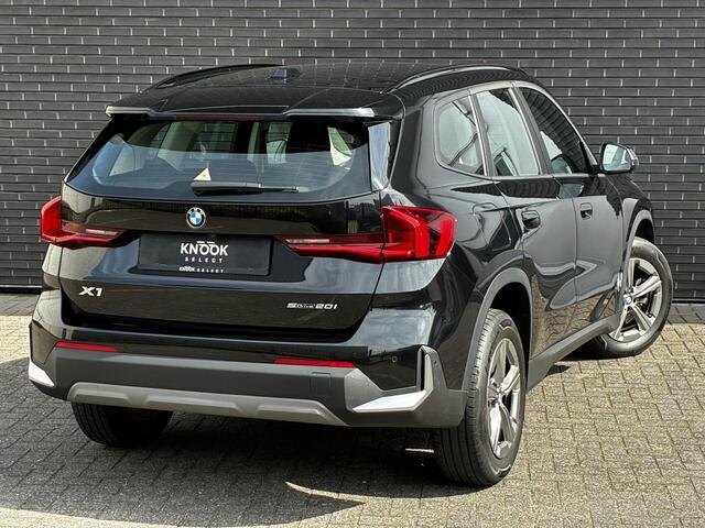 BMW X1 sDrive20i Automaat / Live Cockpit Plus / Navigatiesysteem / Parkeersensoren voor + achter / Active Guard / Cruise Control / DAB / Connected Package Professional / Parkarking Assitant / LED