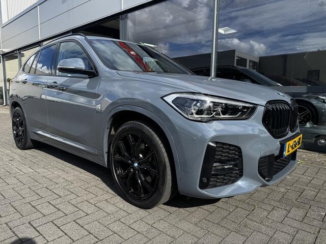 BMW X1 xDrive25e High Executive M-Sport Shadow Line / Adaptieve Cruise Control / Head-up / Harman Kardon / Leder