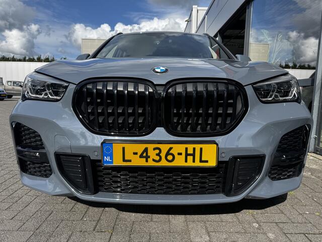 BMW X1 xDrive25e High Executive M-Sport Shadow Line / Adaptieve Cruise Control / Head-up / Harman Kardon / Leder