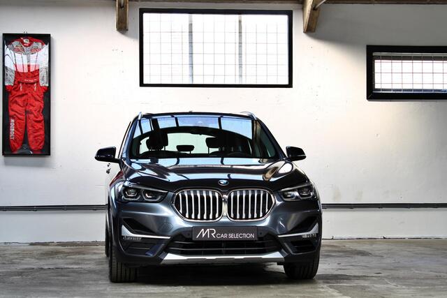 BMW X1 xDrive20i High Executive Edition | 19 inch | Apple CarPlay | Memory | Trekhaak | NL auto | 2e eigenaar |