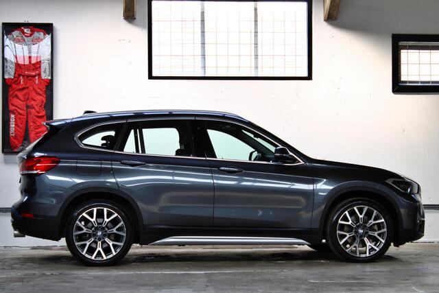 BMW X1 xDrive20i High Executive Edition | 19 inch | Apple CarPlay | Memory | Trekhaak | NL auto | 2e eigenaar |