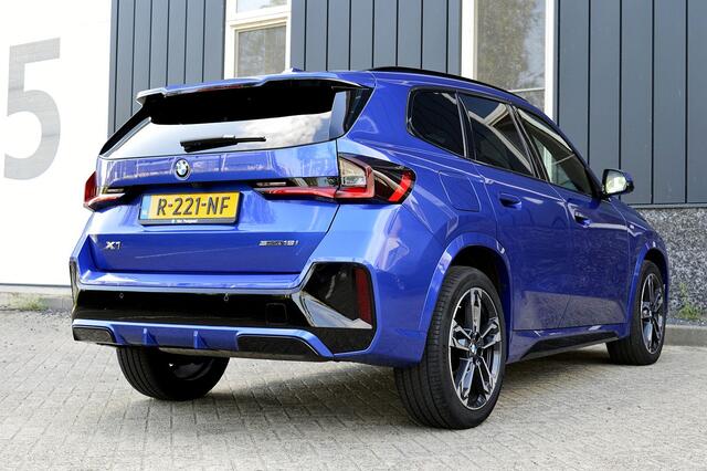 BMW X1 sDrive18i M.sport Rijklaarprijs-Garantie Panorama dak Leder Navigatie Head-Up Airco