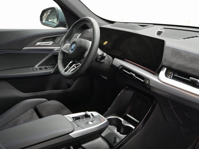 BMW X1 xDrive30e | M-Sport | Harman/kardon | Trekhaak | 19" | Elek. stoelverst. + Massage | Co Pilot | Head up | Stoel + stuurverw.