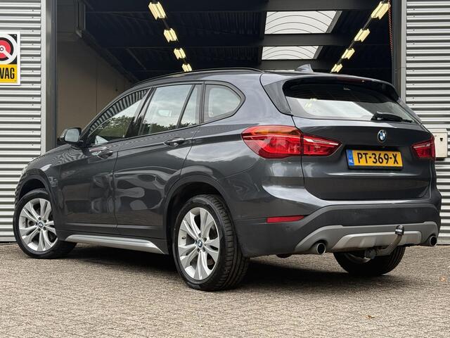 BMW X1 xDrive20i High Executive l Camera l Panorama dak l Leder l Electrische Klep l Trekhaak