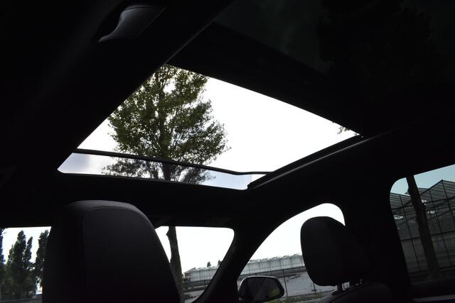 BMW X1 sDrive18i M-Pakket Carplay/Navi Panoradak Automaat Led Stoelverwarming