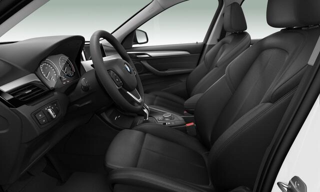 BMW X1 sDrive20i - Pano - Hifi - Head-Up - Navi Plus - Sportstoelen