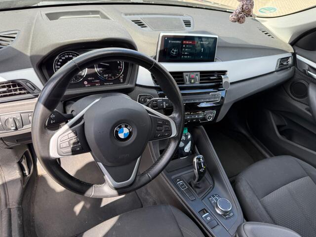 BMW X1 sDrive18i Executive Edition | Stoelverwarming | Head-Up Display | Cruise Control | Parkeersensoren | Navigatie | Keyless | LED | HIFI | Elektrische Achterklep | NAP | Automaat | Dealer Onderhouden