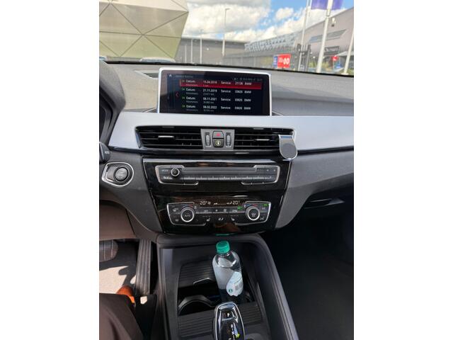 BMW X1 sDrive18i Executive Edition | Stoelverwarming | Head-Up Display | Cruise Control | Parkeersensoren | Navigatie | Keyless | LED | HIFI | Elektrische Achterklep | NAP | Automaat | Dealer Onderhouden