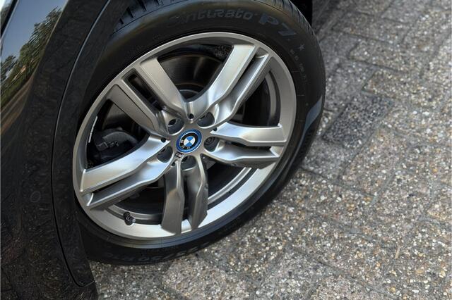 BMW X1 xDrive25e M-Sport | Sportleder | Camera | Trekhaak | Head-Up | LED | 35x op voorraad!