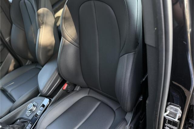 BMW X1 xDrive25e M-Sport | Sportleder | Camera | Trekhaak | Head-Up | LED | 35x op voorraad!