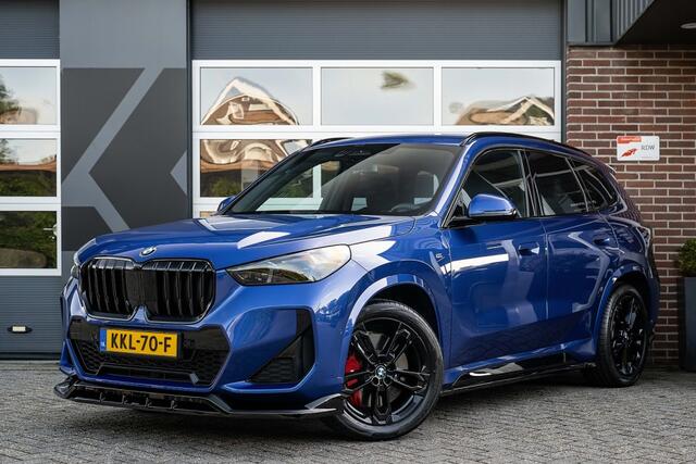 BMW X1 sDrive20i M Sport Pro | Shadow | Driving Ass. Plus | Comfort Access | Adaptive LED | Sportstoelen | 19' Inch |