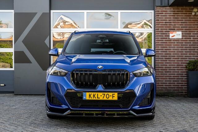 BMW X1 sDrive20i M Sport Pro | Shadow | Driving Ass. Plus | Comfort Access | Adaptive LED | Sportstoelen | 19' Inch |