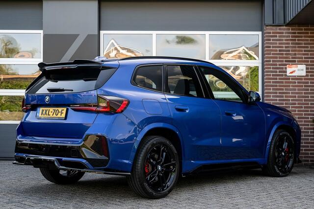 BMW X1 sDrive20i M Sport Pro | Shadow | Driving Ass. Plus | Comfort Access | Adaptive LED | Sportstoelen | 19' Inch |