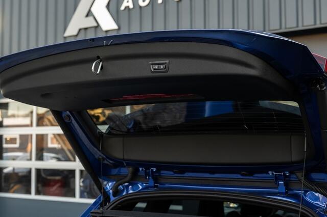 BMW X1 sDrive20i M Sport Pro | Shadow | Driving Ass. Plus | Comfort Access | Adaptive LED | Sportstoelen | 19' Inch |