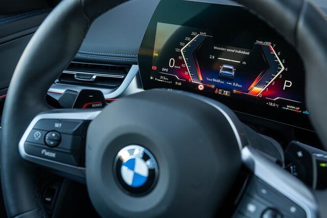BMW X1 sDrive20i M Sport Pro | Shadow | Driving Ass. Plus | Comfort Access | Adaptive LED | Sportstoelen | 19' Inch |