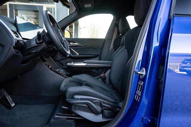 BMW X1 sDrive20i M Sport Pro | Shadow | Driving Ass. Plus | Comfort Access | Adaptive LED | Sportstoelen | 19' Inch |