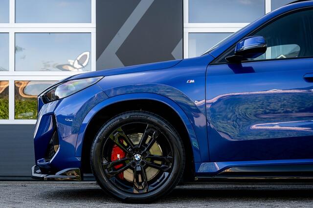 BMW X1 sDrive20i M Sport Pro | Shadow | Driving Ass. Plus | Comfort Access | Adaptive LED | Sportstoelen | 19' Inch |