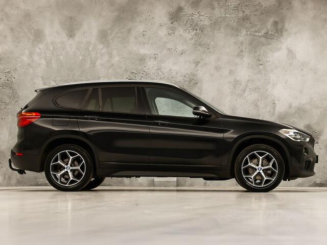 BMW X1 sDrive18i Sport High Executive 140Pk Automaat (PANORAMADAK, GROOT NAVI, MEMORY SEAT, LEDER, CAMERA, SPORTSTOELEN, TREKHAAK, STOELVERWARMING, NIEUWSTAAT)