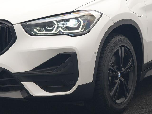 BMW X1 xDrive25e PHEV 221pk Dealer O.H. | Adaptive Cruise | Head Up | Camera | Harman / Kardon | Stoelen Memory & Verwarmd | Navigatie | DAB | Plug In Hybrid |