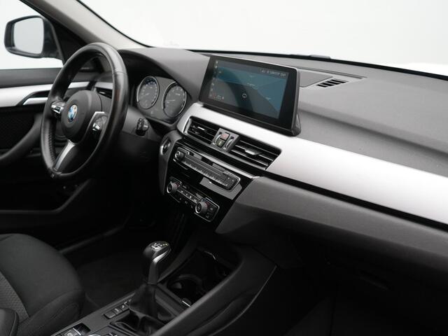 BMW X1 xDrive25e PHEV 221pk Dealer O.H. | Adaptive Cruise | Head Up | Camera | Harman / Kardon | Stoelen Memory & Verwarmd | Navigatie | DAB | Plug In Hybrid |