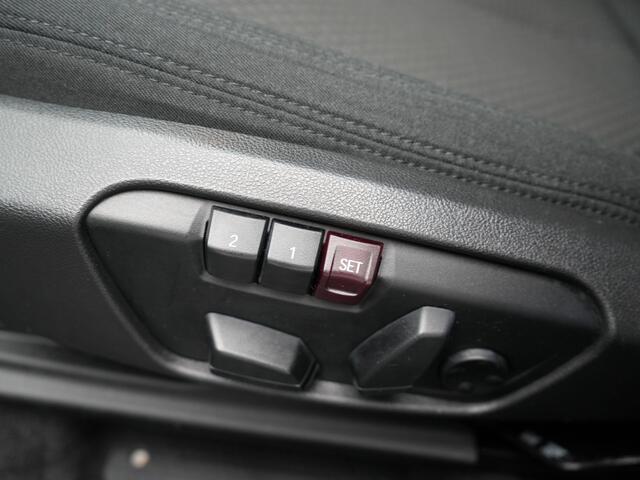 BMW X1 xDrive25e PHEV 221pk Dealer O.H. | Adaptive Cruise | Head Up | Camera | Harman / Kardon | Stoelen Memory & Verwarmd | Navigatie | DAB | Plug In Hybrid |
